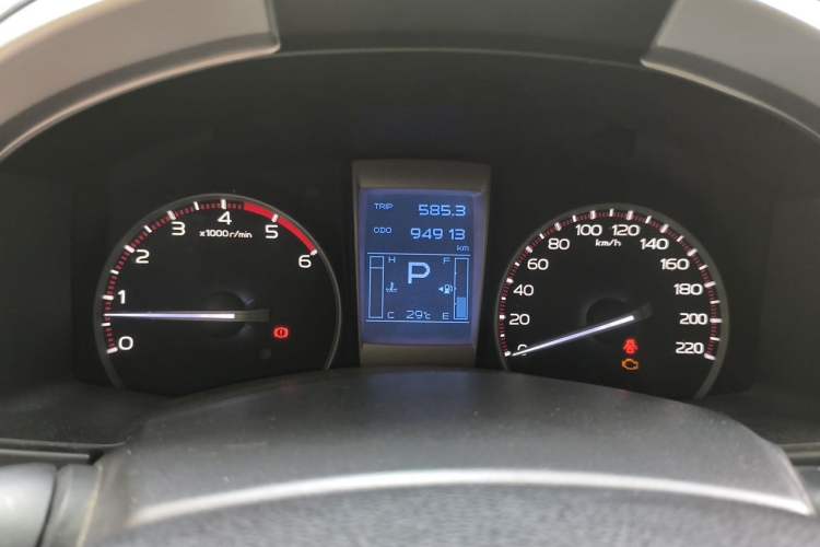 Used Isuzu D-MAX 2018 3.0T Two-Wheel Drive Automatic Elite Version 4JJ1-TC HI Instrument Cluster