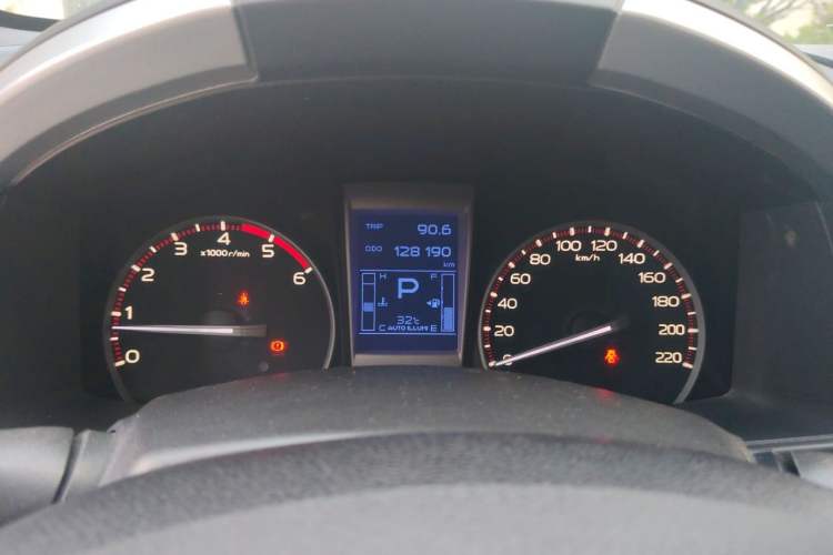 Used Isuzu D-MAX 2018 3.0T Four-Wheel Drive Automatic Ultra-Luxury Version 4JJ1-TC HI Instrument Cluster