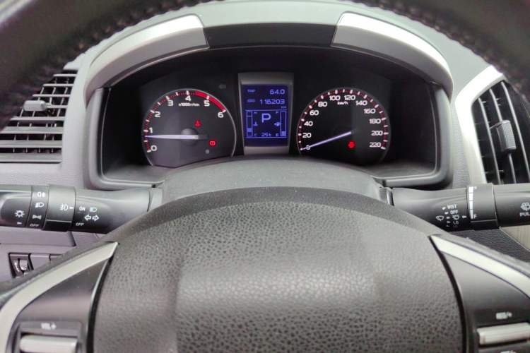 Used Isuzu D-MAX 2018 3.0T Four-Wheel Drive Automatic Ultra-Luxury Version 4JJ1-TC HI Instrument Cluster