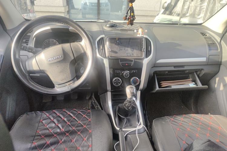 Used Isuzu D-MAX 2018 2.5T Two-Wheel-Drive Base Version JE4D25Q5A Interior 2