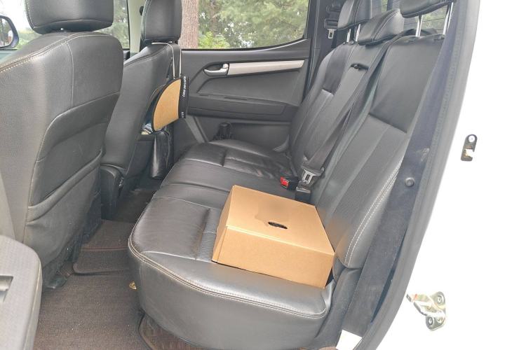 Used Isuzu D-MAX 2018 3.0T Four-Wheel Drive Automatic Ultra-Luxury Version 4JJ1-TC HI Interior 4