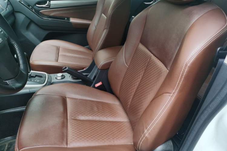 Used Isuzu D-MAX 2018 3.0T Four-Wheel Drive Automatic Ultra-Luxury Version 4JJ1-TC HI Left Front Seat