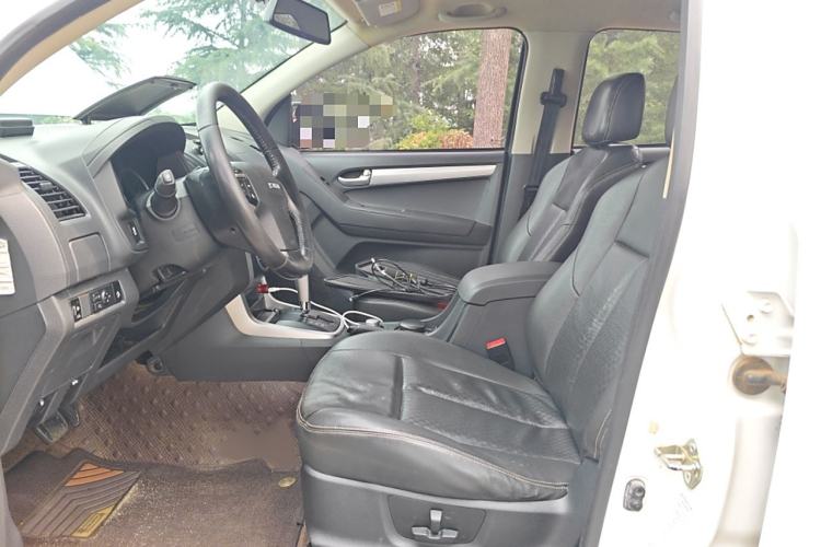 Used Isuzu D-MAX 2018 3.0T Four-Wheel Drive Automatic Ultra-Luxury Version 4JJ1-TC HI Left Front Seat