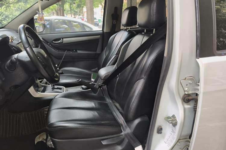 Used Isuzu D-MAX 2018 3.0T Two-Wheel Drive Automatic Elite Version 4JJ1-TC HI Left Front Seat