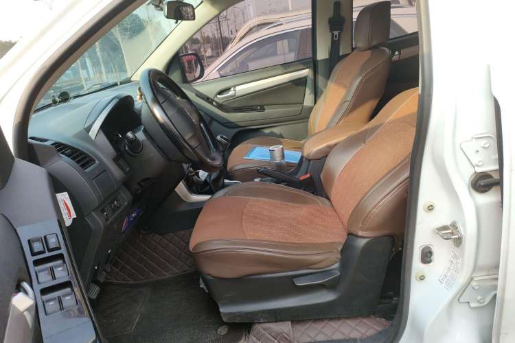 Used Isuzu D-MAX 2018 2.5T Four-Wheel Drive Base Version JE4D25Q5A Left Front Seat