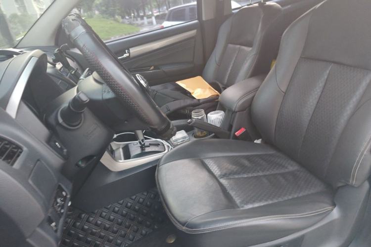 Used Isuzu D-MAX 2018 3.0T Four-Wheel Drive Automatic Ultra-Luxury Version 4JJ1-TC HI Left Front Seat