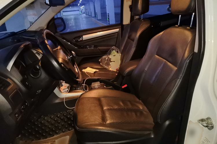 Used Isuzu D-MAX 2018 3.0T Four-Wheel Drive Automatic Ultra-Luxury Version 4JJ1-TC HI Left Front Seat