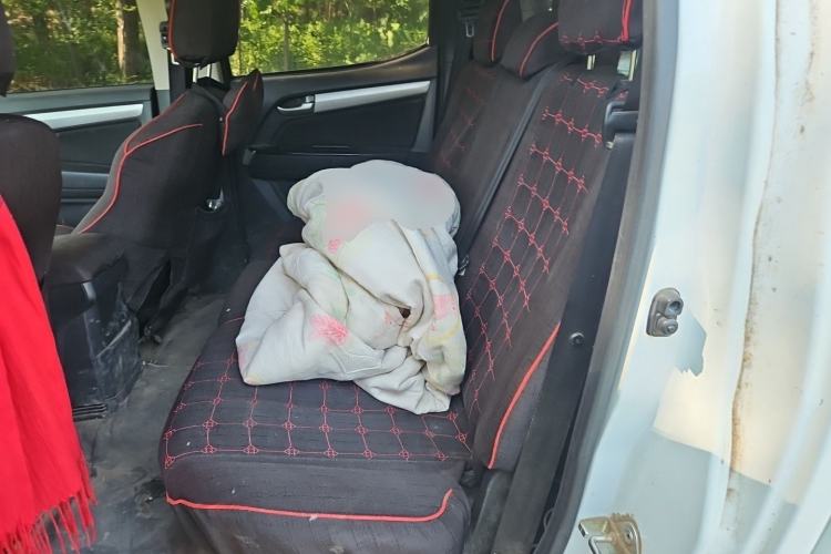 Used Isuzu D-MAX 2018 2.5T Four-Wheel Drive Base Version JE4D25Q5A Left Rear Seat