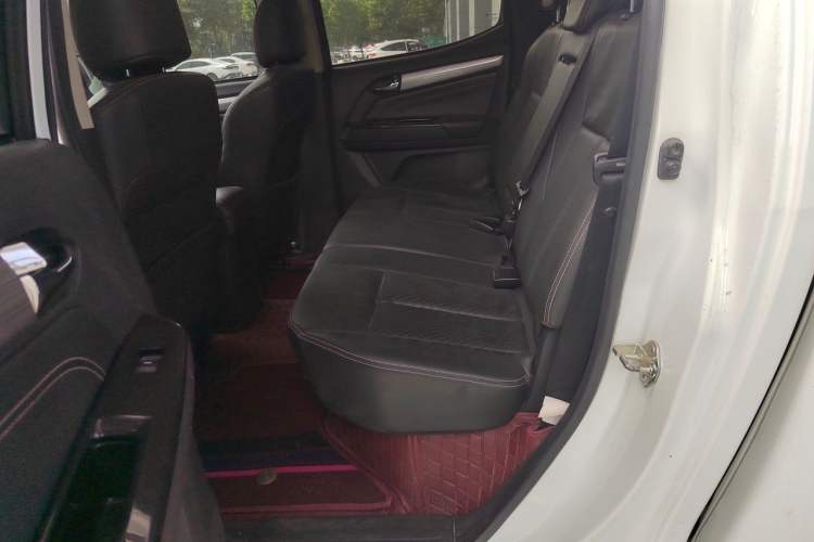 Used Isuzu D-MAX 2018 3.0T Four-Wheel Drive Automatic X-POWER Edition 4JJ1-TC HI Left Rear Seat