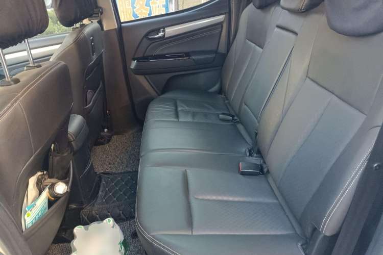 Used Isuzu D-MAX 2018 3.0T Four-Wheel Drive Automatic Ultra-Luxury Version 4JJ1-TC HI Left Rear Seat