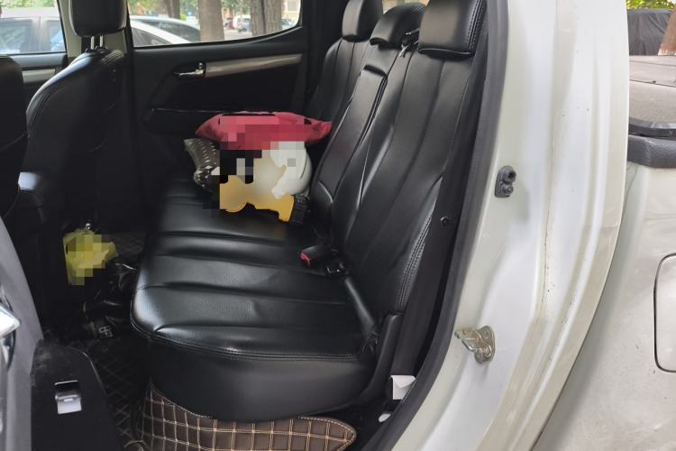 Used Isuzu D-MAX 2018 3.0T Two-Wheel Drive Automatic Elite Version 4JJ1-TC HI Left Rear Seat