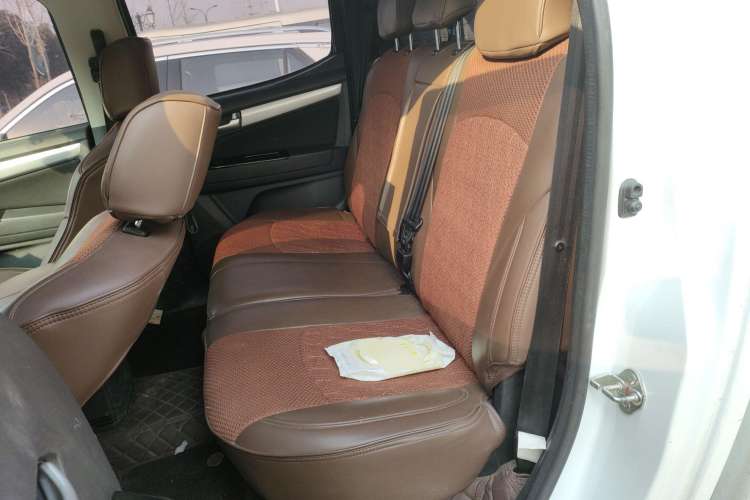 Used Isuzu D-MAX 2018 2.5T Four-Wheel Drive Base Version JE4D25Q5A Left Rear Seat