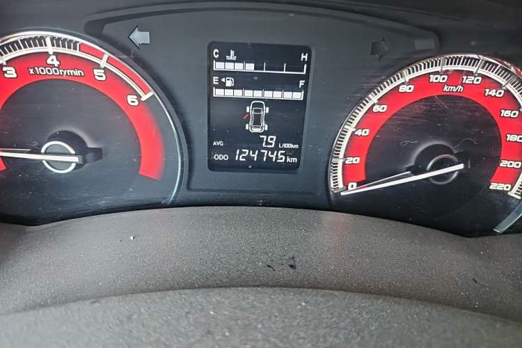 Used Isuzu D-MAX 2018 2.5T Four-Wheel Drive Base Version JE4D25Q5A Odometer Close Up