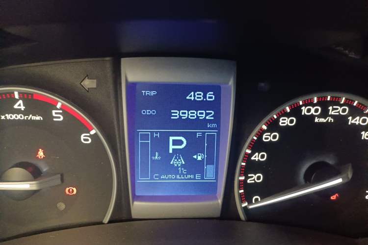 Used Isuzu D-MAX 2018 3.0T Four-Wheel Drive Automatic Ultra-Luxury Version 4JJ1-TC HI Odometer Close Up