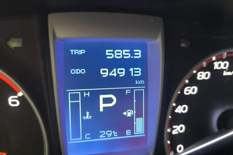 Used Isuzu D-MAX 2018 3.0T Two-Wheel Drive Automatic Elite Version 4JJ1-TC HI Odometer Close Up