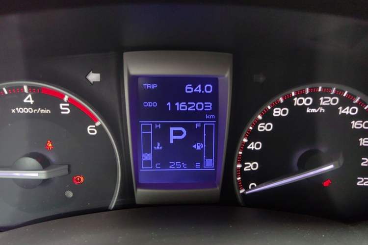 Used Isuzu D-MAX 2018 3.0T Four-Wheel Drive Automatic Ultra-Luxury Version 4JJ1-TC HI Odometer Close Up