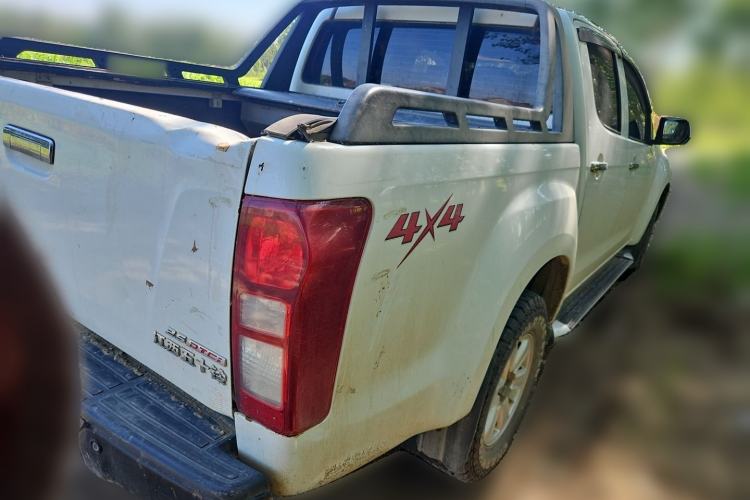 Used Isuzu D-MAX 2018 2.5T Four-Wheel Drive Base Version JE4D25Q5A Rear Right 45 Deg