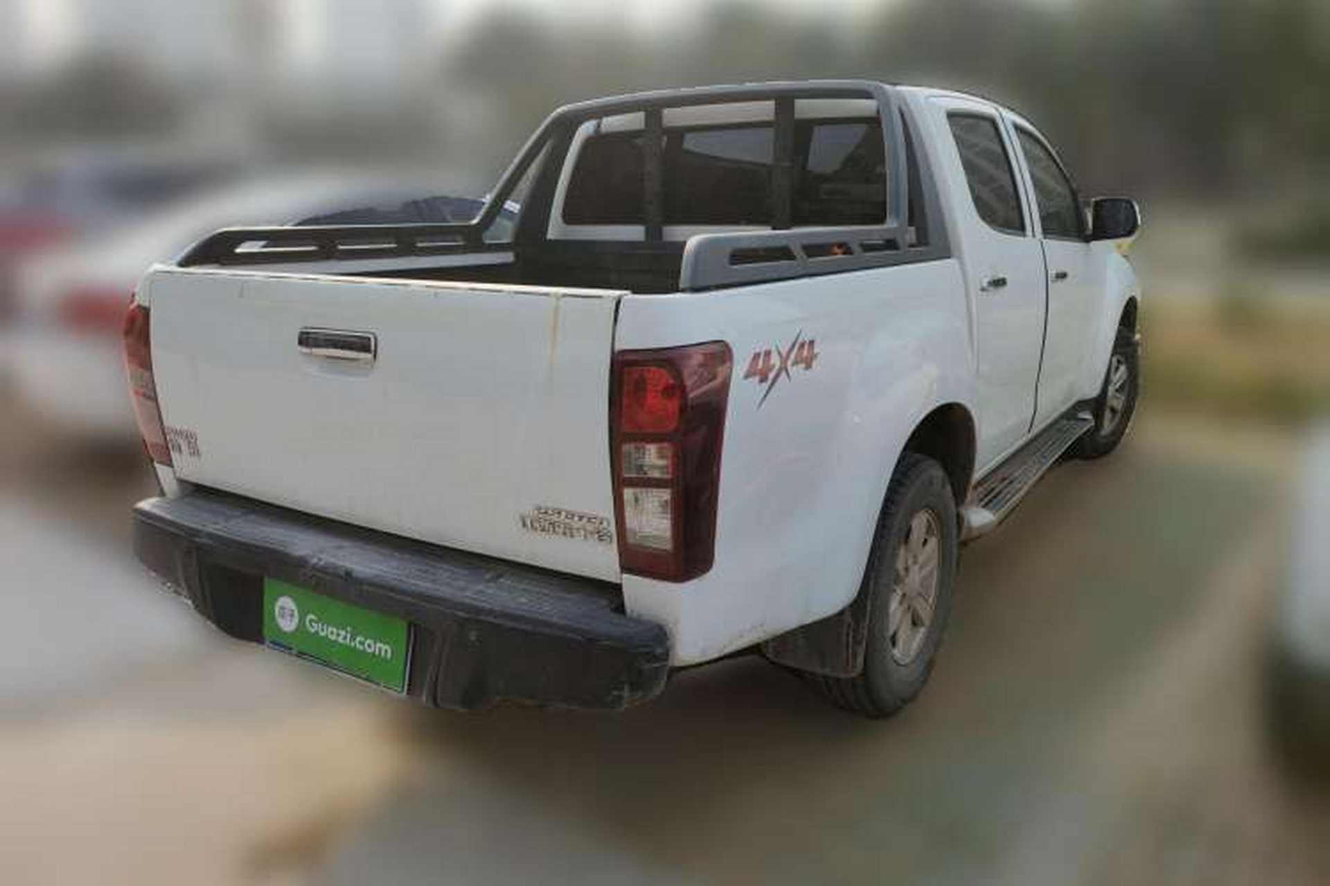 Used Isuzu D-MAX 2018 2.5T Four-Wheel Drive Base Version JE4D25Q5A Rear Right 45 Deg