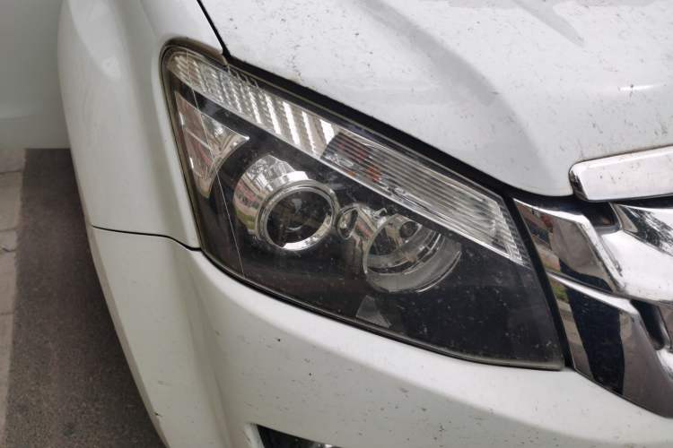 Used Isuzu D-MAX 2018 2.5T Two-Wheel Drive Base Version Extended Length JE4D25Q5A Right Front Headlight