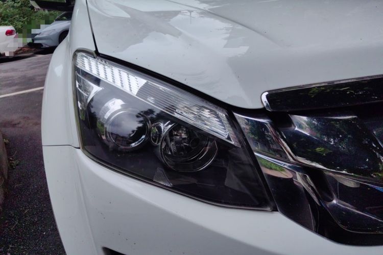 Used Isuzu D-MAX 2018 3.0T Four-Wheel Drive Automatic Ultra-Luxury Version 4JJ1-TC HI Right Front Headlight