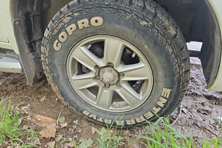 Used Isuzu D-MAX 2018 2.5T Four-Wheel Drive Base Version JE4D25Q5A Right Front Wheel Hub