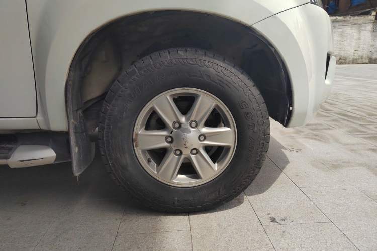 Used Isuzu D-MAX 2018 3.0T Four-Wheel Drive Automatic X-POWER Edition 4JJ1-TC HI Right Front Wheel Hub