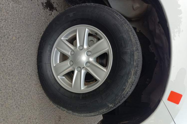 Used Isuzu D-MAX 2018 3.0T Four-Wheel Drive Automatic Ultra-Luxury Version 4JJ1-TC HI Right Front Wheel Hub