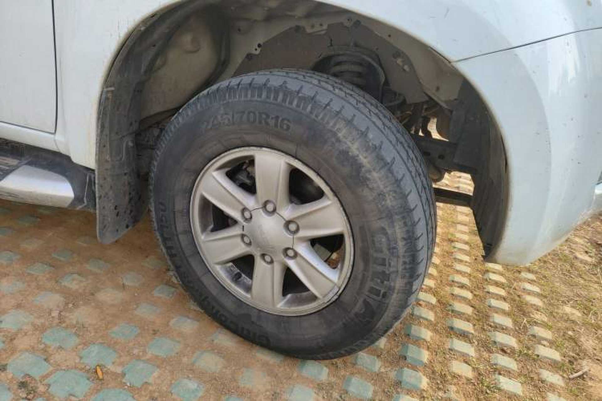 Used Isuzu D-MAX 2018 2.5T Four-Wheel Drive Base Version JE4D25Q5A Right Front Wheel Hub