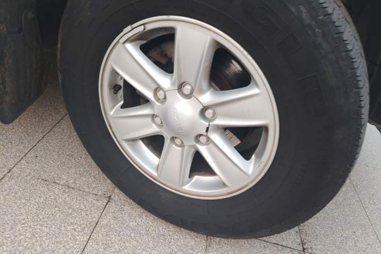 Used Isuzu D-MAX 2018 3.0T Four-Wheel Drive Automatic Ultra-Luxury Version 4JJ1-TC HI Right Front Wheel Hub