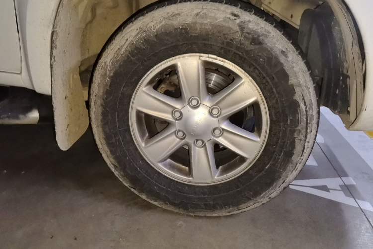Used Isuzu D-MAX 2018 3.0T Four-Wheel Drive Automatic Ultra-Luxury Version 4JJ1-TC HI Right Front Wheel Hub