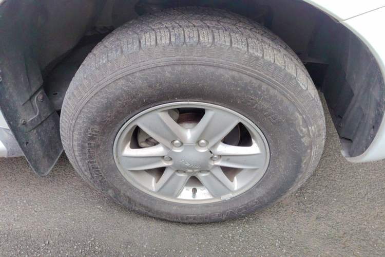 Used Isuzu D-MAX 2018 3.0T Four-Wheel Drive Automatic Ultra-Luxury Version 4JJ1-TC HI Right Front Wheel Hub