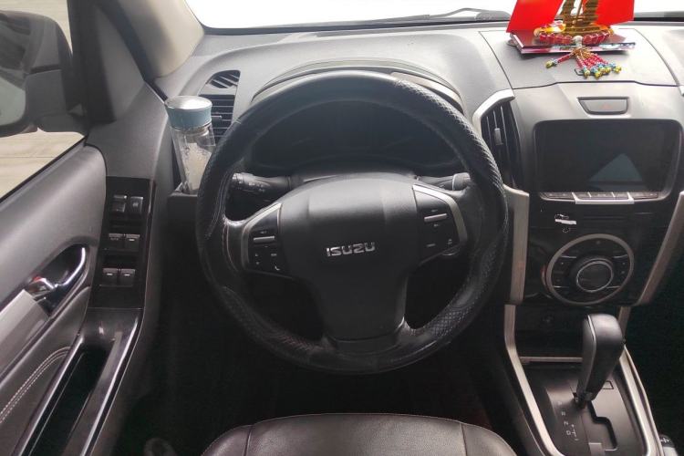 Used Isuzu D-MAX 2018 3.0T Four-Wheel Drive Automatic X-POWER Edition 4JJ1-TC HI Steering Wheel