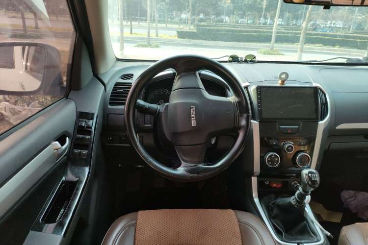 Used Isuzu D-MAX 2018 2.5T Four-Wheel Drive Base Version JE4D25Q5A Steering Wheel