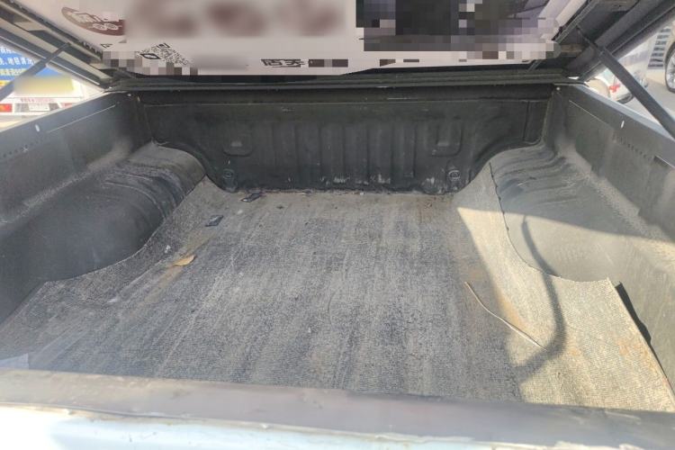Used Isuzu D-MAX 2018 2.5T Two-Wheel-Drive Base Version JE4D25Q5A Trunk