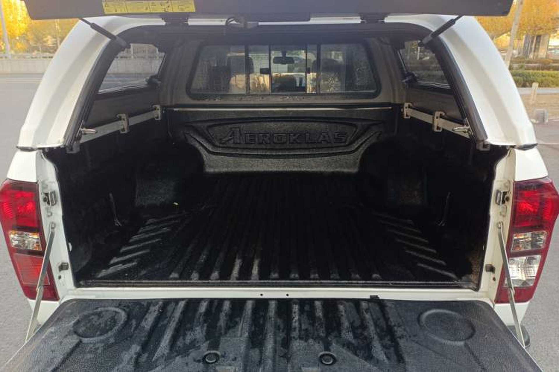 Used Isuzu D-MAX 2018 3.0T Four-Wheel Drive Automatic Ultra-Luxury Version 4JJ1-TC HI Trunk