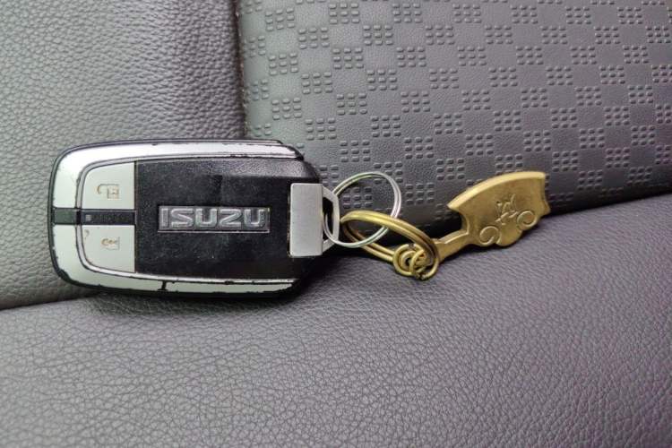 Used Isuzu D-MAX 2018 3.0T Four-Wheel Drive Automatic Ultra-Luxury Version 4JJ1-TC HI Vehicle Key