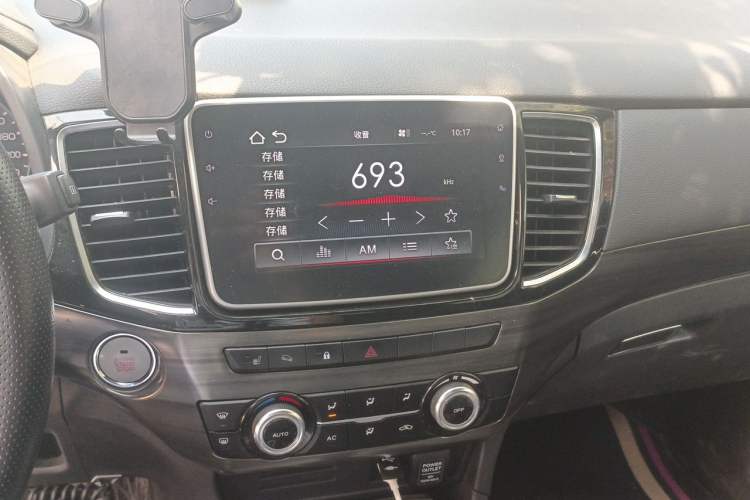 Used Isuzu D-MAX 2019 3.0T Four-Wheel Drive Automatic Ultra-Luxury Version 4JJ1-TC HI Audio And AC Panel