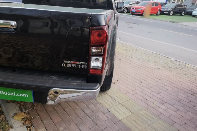 Used Isuzu D-MAX 2019 3.0T Four-Wheel Drive Automatic Ultra-Luxury Version 4JJ1-TC HI Exterior 6