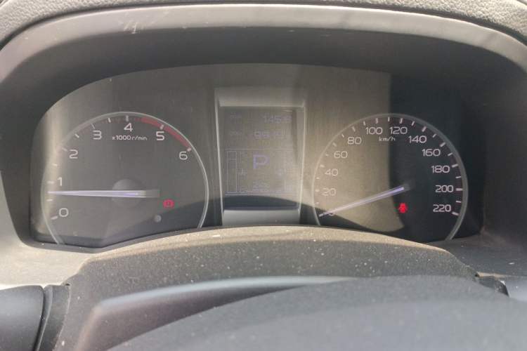 Used Isuzu D-MAX 2019 3.0T Four-Wheel Drive Automatic Ultra-Luxury Version 4JJ1-TC HI Instrument Cluster