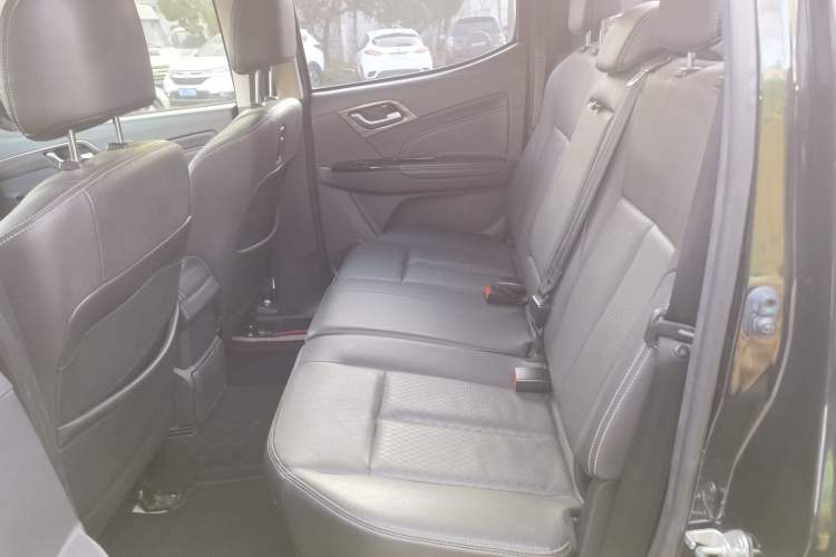 Used Isuzu D-MAX 2019 3.0T Four-Wheel Drive Automatic Ultra-Luxury Version 4JJ1-TC HI Interior 4