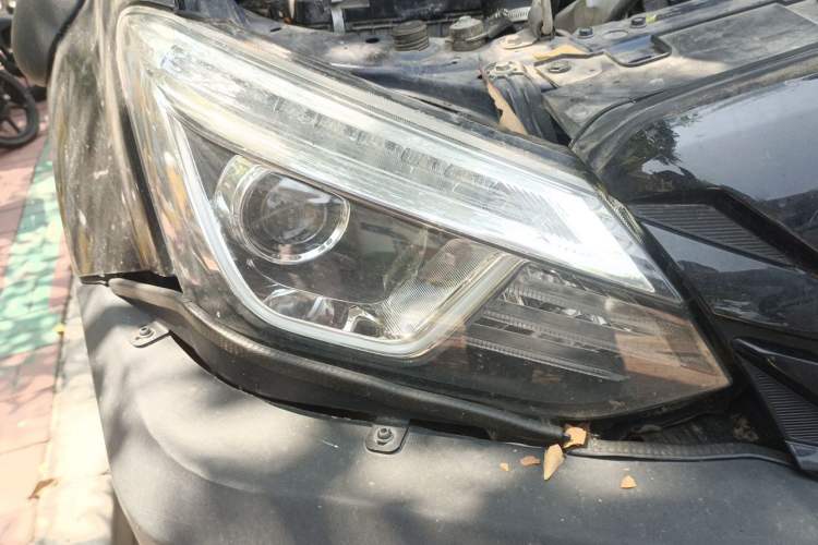 Used Isuzu D-MAX 2019 3.0T Four-Wheel Drive Automatic Ultra-Luxury Version 4JJ1-TC HI Right Front Headlight
