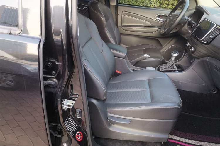 Used Isuzu D-MAX 2019 3.0T Four-Wheel Drive Automatic Ultra-Luxury Version 4JJ1-TC HI Right Front Seat