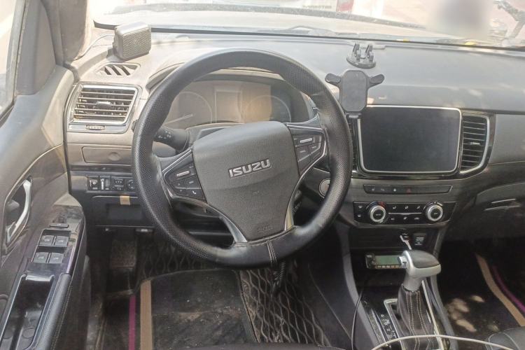 Used Isuzu D-MAX 2019 3.0T Four-Wheel Drive Automatic Ultra-Luxury Version 4JJ1-TC HI Steering Wheel