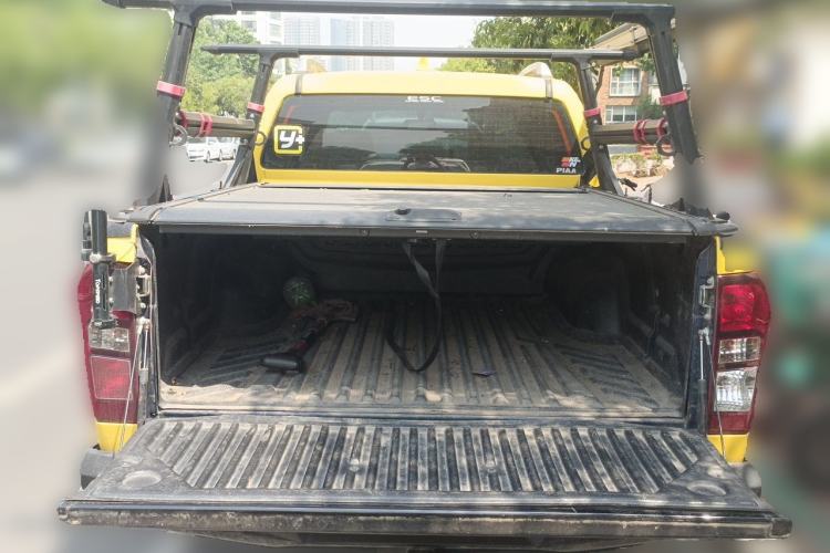 Used Isuzu D-MAX 2019 3.0T Four-Wheel Drive Automatic Ultra-Luxury Version 4JJ1-TC HI Trunk