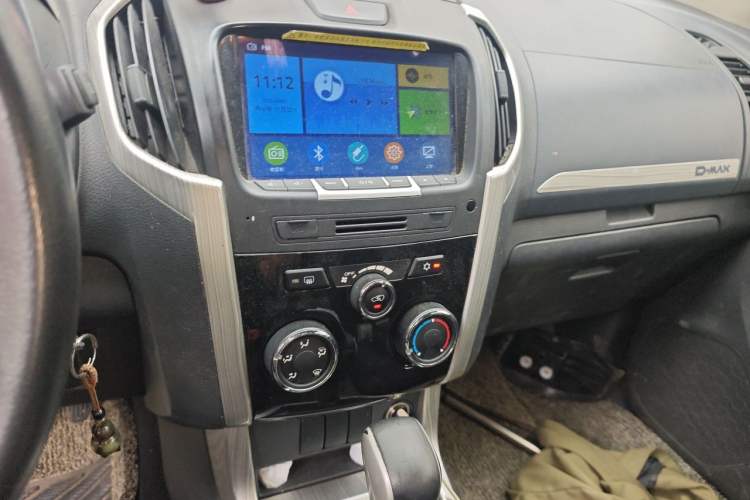 Used Isuzu D-MAX 2019 3.0T Two-Wheel Drive Automatic Elite Version 4JJ1-TC HI Audio And AC Panel