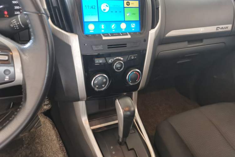 Used Isuzu D-MAX 2019 3.0T Two-Wheel Drive Automatic Elite Version 4JJ1-TC HI Audio And AC Panel