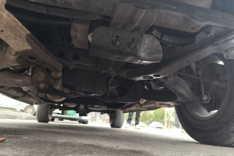 Used Isuzu D-MAX 2019 2.5T Two-Wheel Drive Automatic Base Version JE4D25Q5A Chassis Front