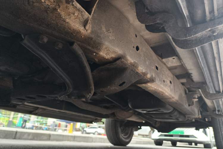 Used Isuzu D-MAX 2019 2.5T Two-Wheel Drive Automatic Base Version JE4D25Q5A Chassis Front Left