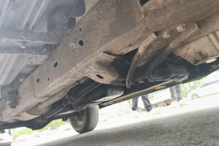 Used Isuzu D-MAX 2019 2.5T Two-Wheel Drive Automatic Base Version JE4D25Q5A Chassis Front Right