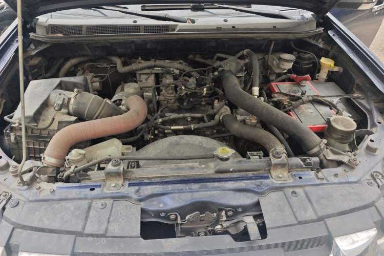 Used Isuzu D-MAX 2019 3.0T Two-Wheel Drive Automatic Elite Version 4JJ1-TC HI Engine Bay